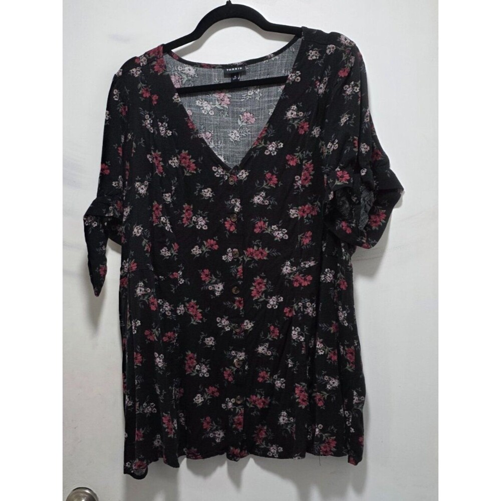 EUC Torrid Size 4 Floral Top